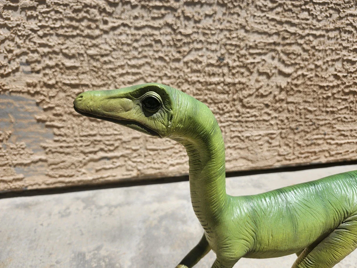 Compsognathus "Compy" Dinosaur statue - Image 5