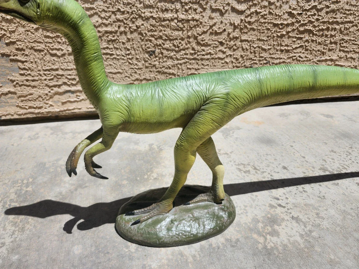 Compsognathus "Compy" Dinosaur statue - Image 6